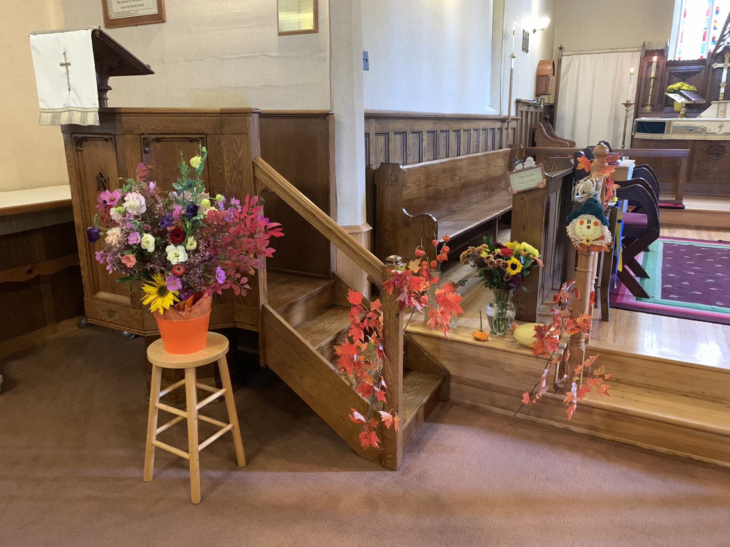 On October 13th, 2024, Harvest Thanksgiving Sunday was held at St. Luke's Church and led by Rev. Ann Turner. The church was beautifully decorated for Thanksgiving by church volunteers that came out on Saturday to help decorate. One final floral arrangement was made from the Bremner's garden before the stormy weather set in. The arrangement included hydrangea, burning bush, astilbe, cosmos, zinnias, sunflowers, roses and different coloured lisianthus.
